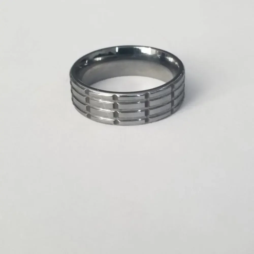 New tungsten‎ carbide ring size 13
